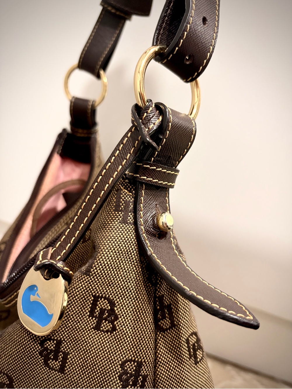 Large Dooney & Bourke Brown Signature Monogram Shoulder Bag - Picture 7 of 11